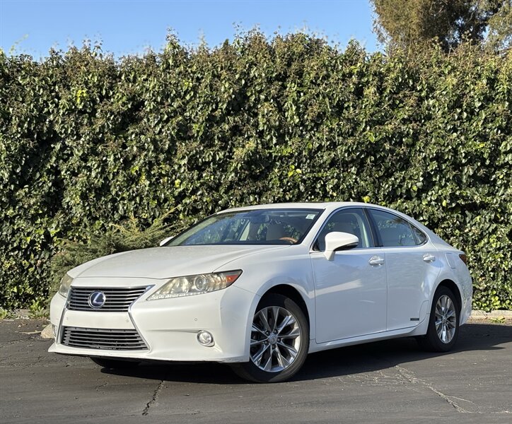 2013 Lexus ES 300h Luxury Package  