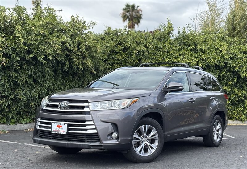 2019 Toyota Highlander XLE   - Photo 1 - San Jose, CA 95126
