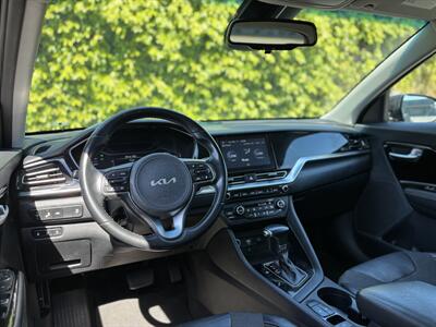 2022 Kia Niro Plug-In Hybrid EX   - Photo 9 - San Jose, CA 95126