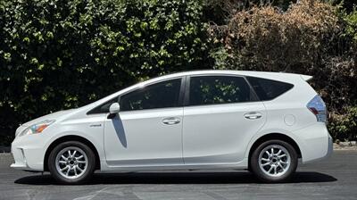 2014 Toyota Prius v Three   - Photo 2 - San Jose, CA 95126
