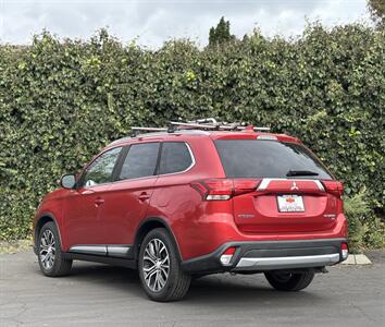 2018 Mitsubishi Outlander SEL   - Photo 3 - San Jose, CA 95126