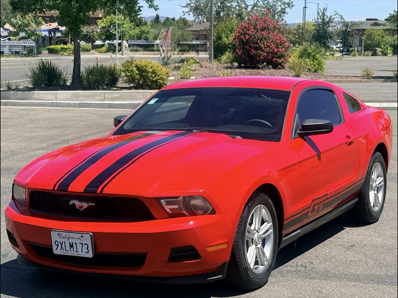 2011 Ford Mustang V6  