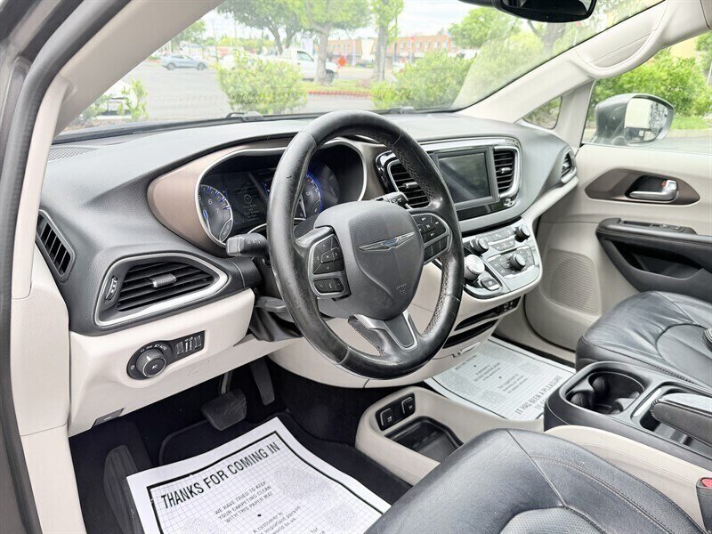 2019 Chrysler Pacifica Touring L - Photo 10 - Orangevale, CA 95662