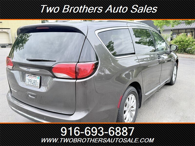 2019 Chrysler Pacifica Touring L - Photo 5 - Orangevale, CA 95662