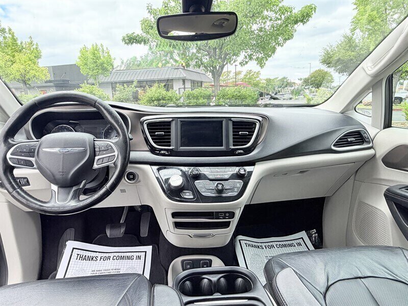 2019 Chrysler Pacifica Touring L - Photo 9 - Orangevale, CA 95662