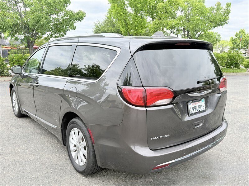2019 Chrysler Pacifica Touring L - Photo 7 - Orangevale, CA 95662