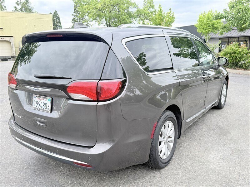 2019 Chrysler Pacifica Touring L - Photo 5 - Orangevale, CA 95662