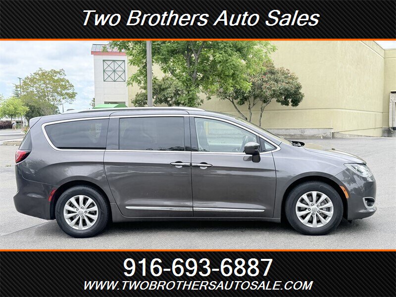 2019 Chrysler Pacifica Touring L - Photo 4 - Orangevale, CA 95662