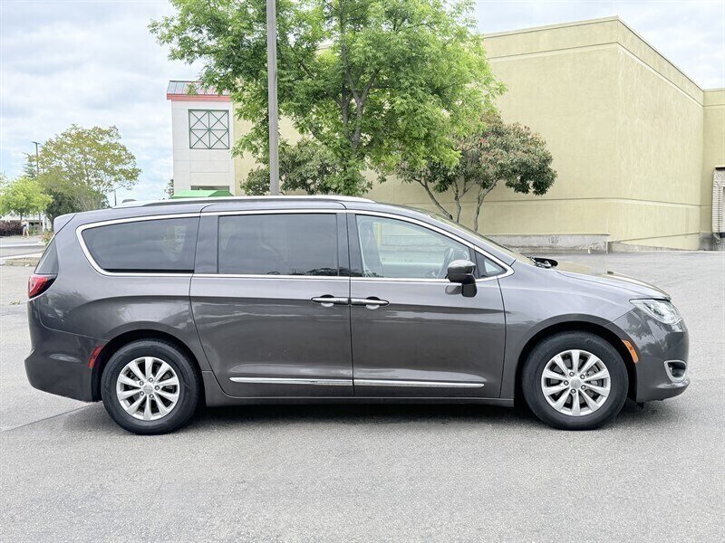 2019 Chrysler Pacifica Touring L - Photo 4 - Orangevale, CA 95662