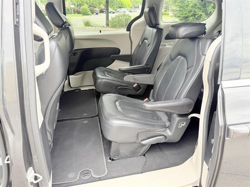 2019 Chrysler Pacifica Touring L - Photo 12 - Orangevale, CA 95662