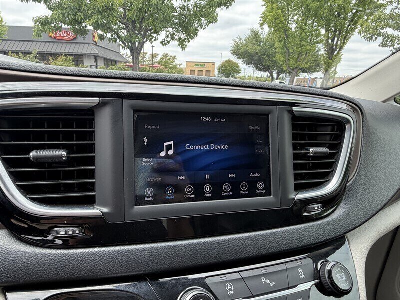2019 Chrysler Pacifica Touring L - Photo 15 - Orangevale, CA 95662