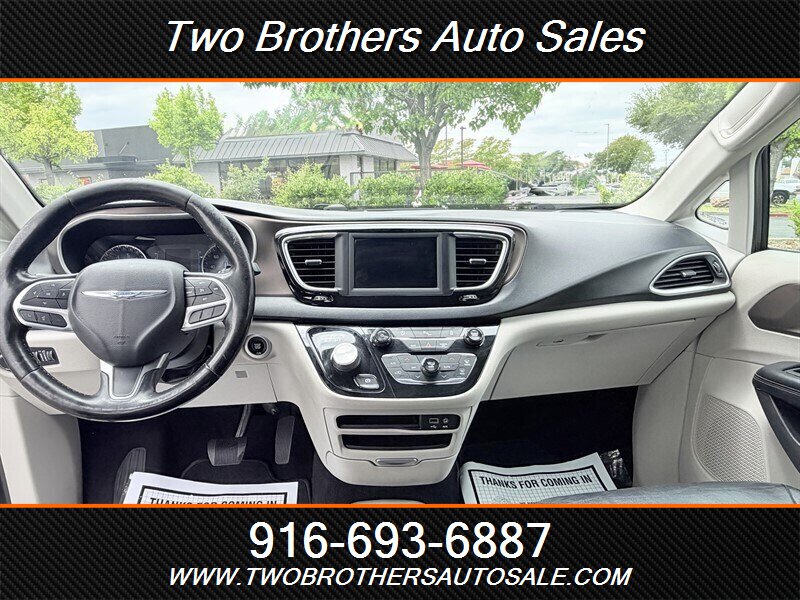 2019 Chrysler Pacifica Touring L - Photo 9 - Orangevale, CA 95662