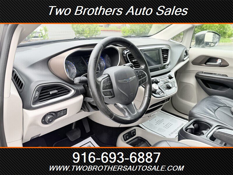 2019 Chrysler Pacifica Touring L - Photo 10 - Orangevale, CA 95662
