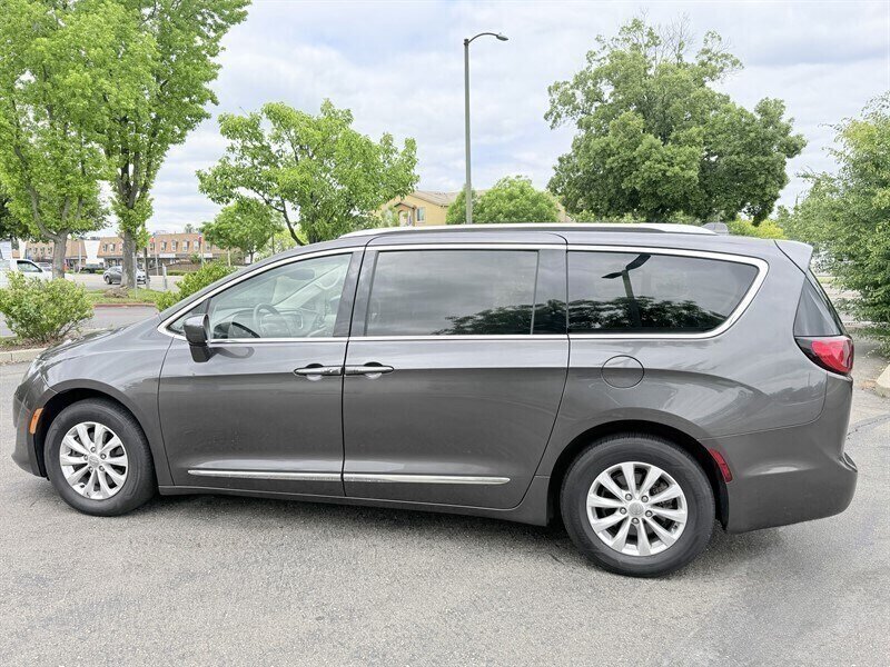 2019 Chrysler Pacifica Touring L - Photo 8 - Orangevale, CA 95662