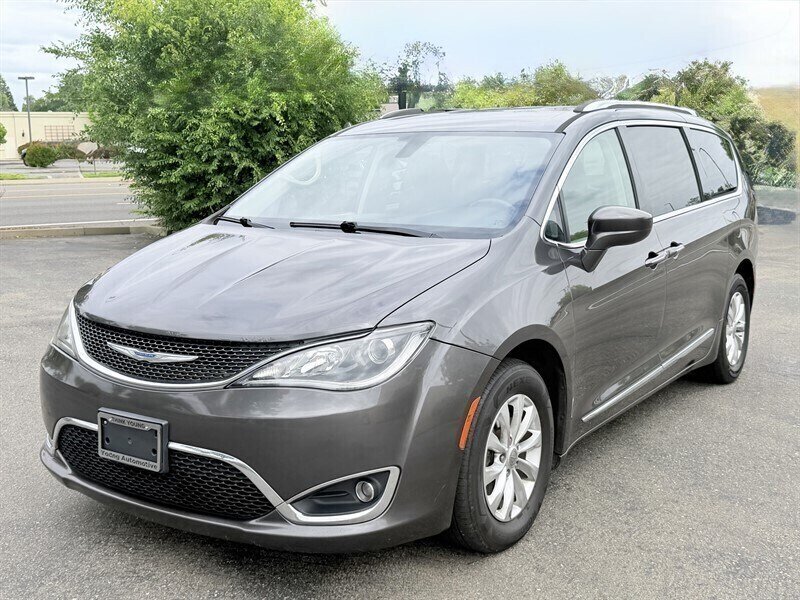 2019 Chrysler Pacifica Touring L   - Photo 1 - Orangevale, CA 95662