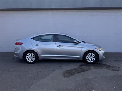 2017 Hyundai ELANTRA SE - Photo 1 - Phoenix, AZ 85009