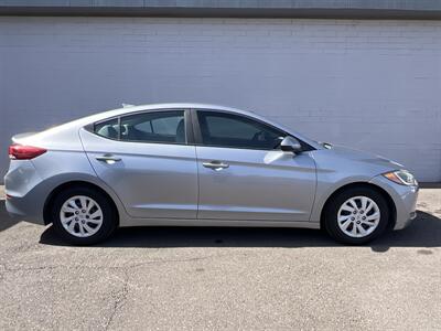 2017 Hyundai ELANTRA SE - Photo 1 - Phoenix, AZ 85009