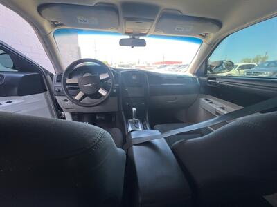2006 Chrysler 300   - Photo 7 - Phoenix, AZ 85009