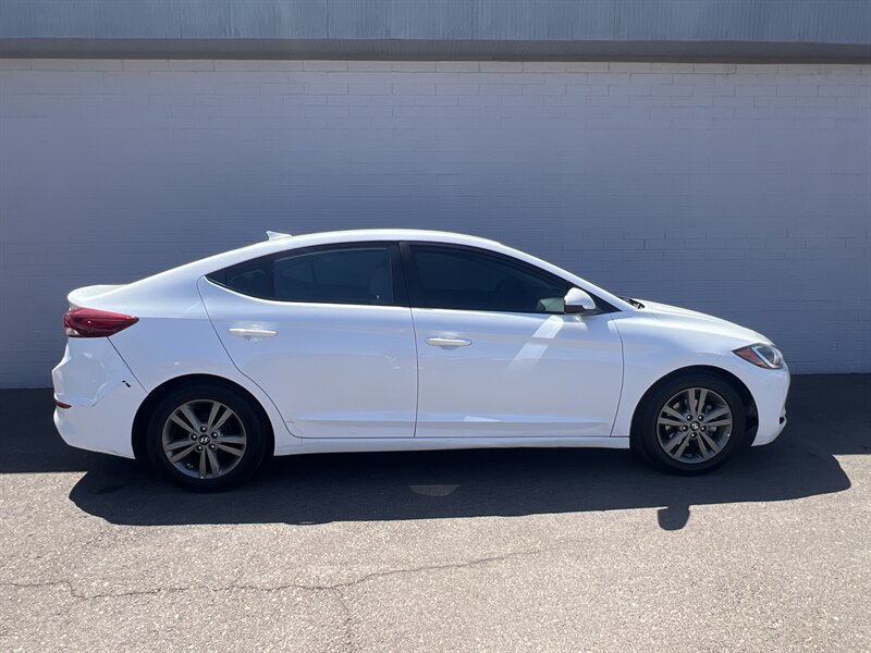 2017 Hyundai Elantra SE   - Photo 1 - Phoenix, AZ 85009