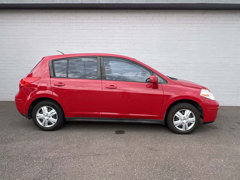 2012 Nissan Versa 1.8 S  