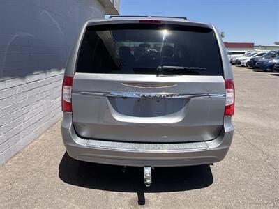 2016 Chrysler Town & Country Touring - Photo 4 - Phoenix, AZ 85009