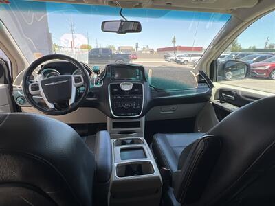 2016 Chrysler Town & Country Touring - Photo 7 - Phoenix, AZ 85009