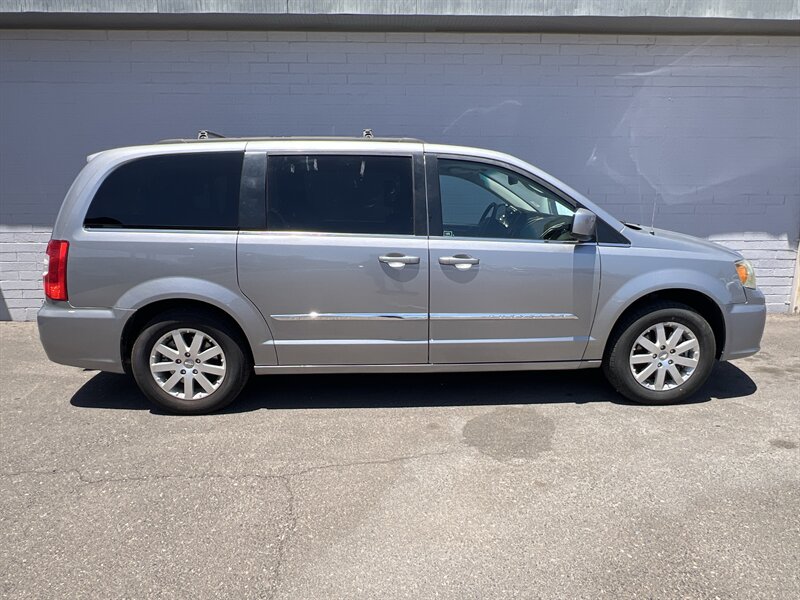 2016 Chrysler Town & Country Touring   - Photo 1 - Phoenix, AZ 85009
