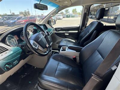 2016 Chrysler Town & Country Touring - Photo 5 - Phoenix, AZ 85009