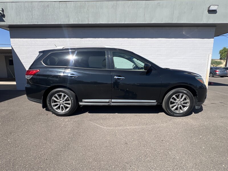 2015 Nissan Pathfinder SL  