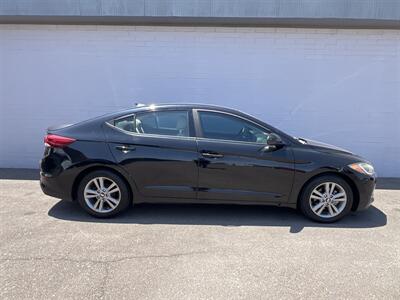 2017 Hyundai ELANTRA SE - Photo 1 - Phoenix, AZ 85009