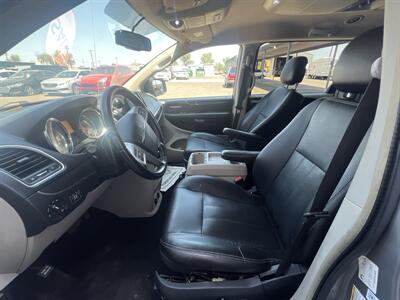 2016 Chrysler Town & Country Touring - Photo 5 - Phoenix, AZ 85009