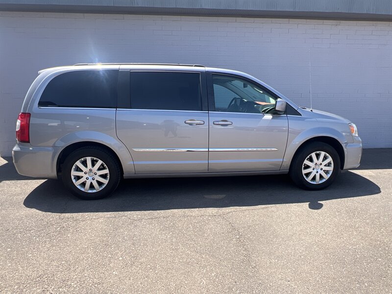 2016 Chrysler Town & Country Touring   - Photo 1 - Phoenix, AZ 85009