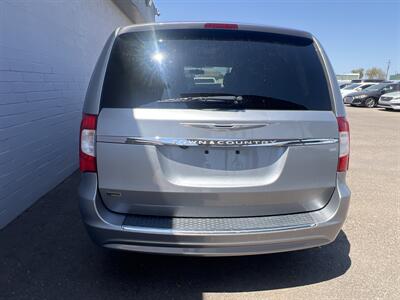 2016 Chrysler Town & Country Touring - Photo 4 - Phoenix, AZ 85009