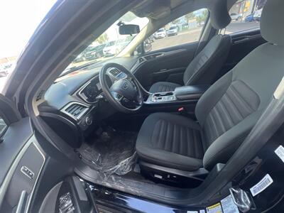2017 Ford Fusion SE   - Photo 5 - Phoenix, AZ 85009