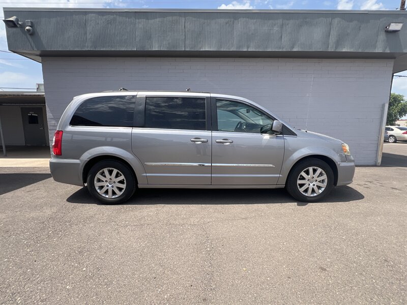 2016 Chrysler Town & Country Touring - Photo 1 - Phoenix, AZ 85009