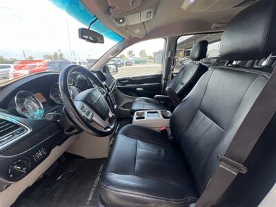 2016 Chrysler Town & Country Touring   - Photo 5 - Phoenix, AZ 85009