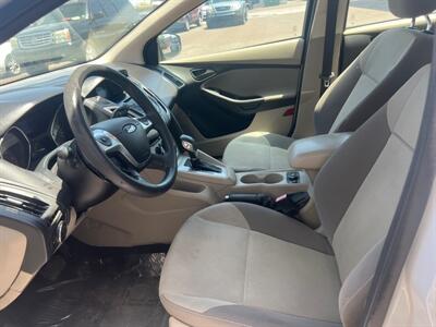 2012 Ford Focus SE   - Photo 5 - Phoenix, AZ 85009