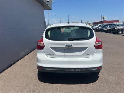 2012 Ford Focus SE   - Photo 4 - Phoenix, AZ 85009