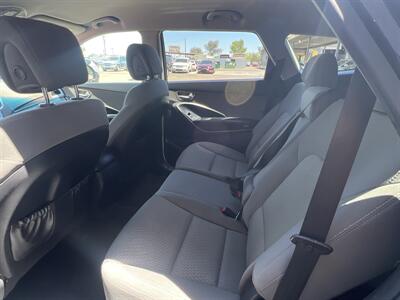 2018 Hyundai Santa Fe SE - Photo 6 - Phoenix, AZ 85009