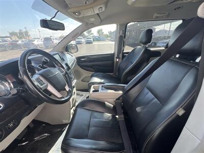2016 Chrysler Town & Country Touring - Photo 5 - Phoenix, AZ 85009