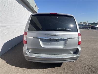 2016 Chrysler Town & Country Touring - Photo 4 - Phoenix, AZ 85009