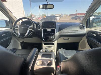 2016 Chrysler Town & Country Touring - Photo 7 - Phoenix, AZ 85009