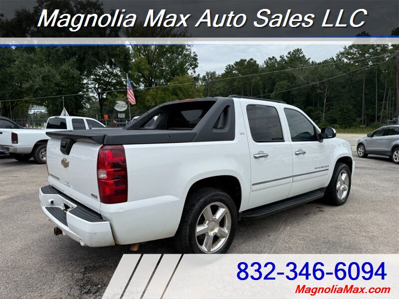 2009 Chevrolet Avalanche LTZ - Photo 3 - Magnolia, TX 77355