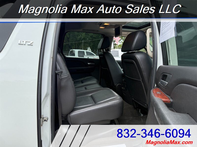 2009 Chevrolet Avalanche LTZ - Photo 7 - Magnolia, TX 77355