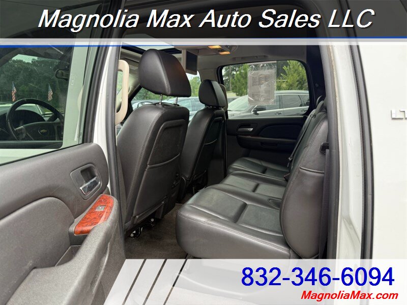 2009 Chevrolet Avalanche LTZ - Photo 8 - Magnolia, TX 77355