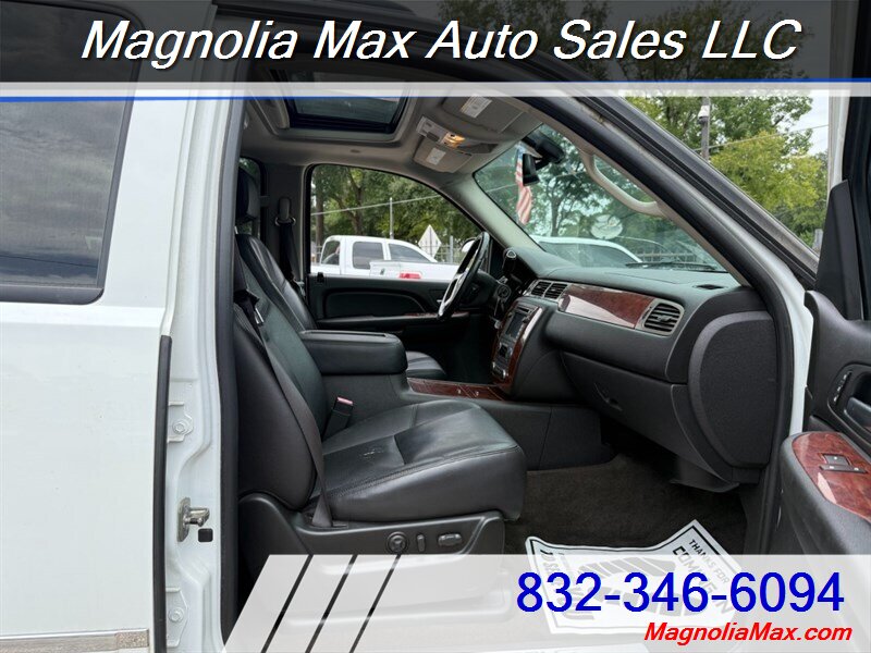 2009 Chevrolet Avalanche LTZ - Photo 5 - Magnolia, TX 77355