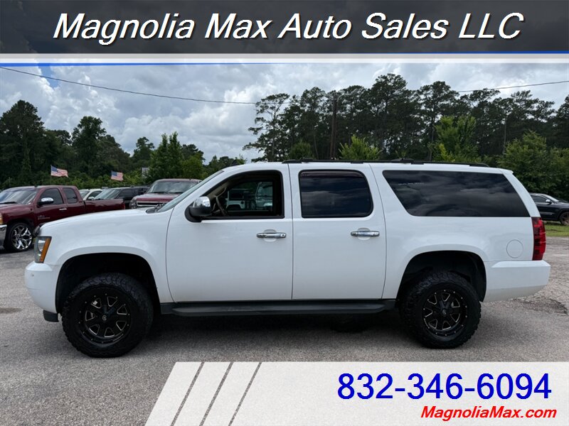 2012 Chevrolet Suburban LT - Photo 2 - Magnolia, TX 77355