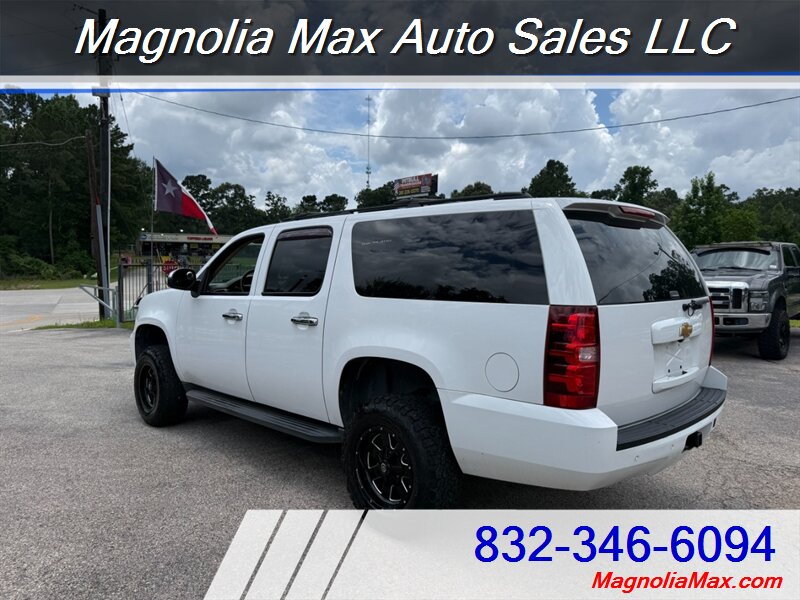 2012 Chevrolet Suburban LT - Photo 3 - Magnolia, TX 77355