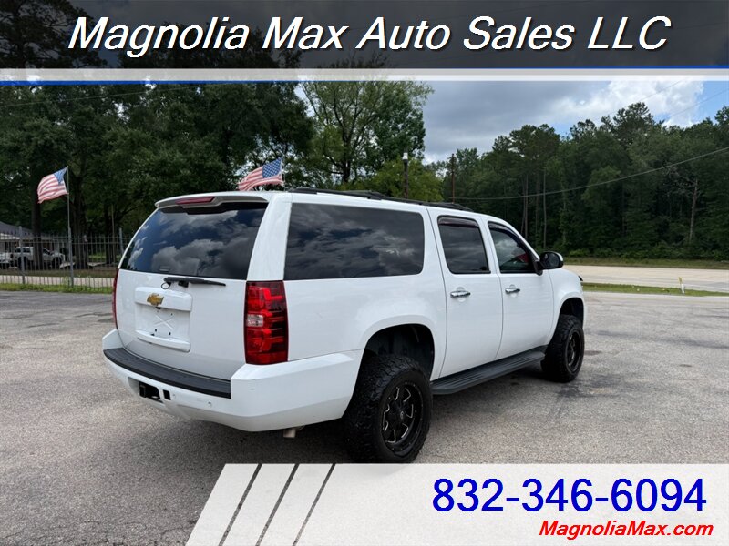 2012 Chevrolet Suburban LT - Photo 5 - Magnolia, TX 77355