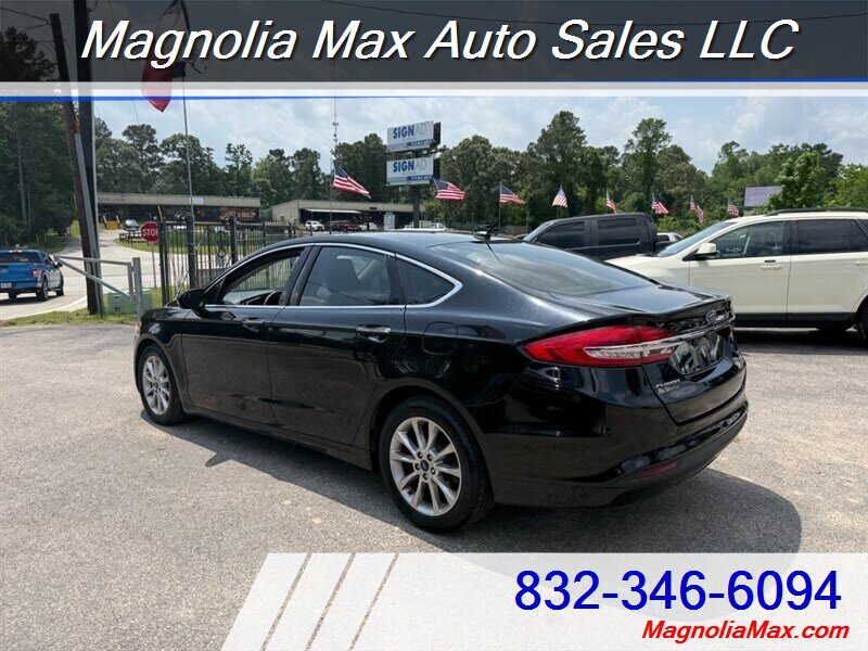 2017 Ford Fusion SE - Photo 2 - Magnolia, TX 77355